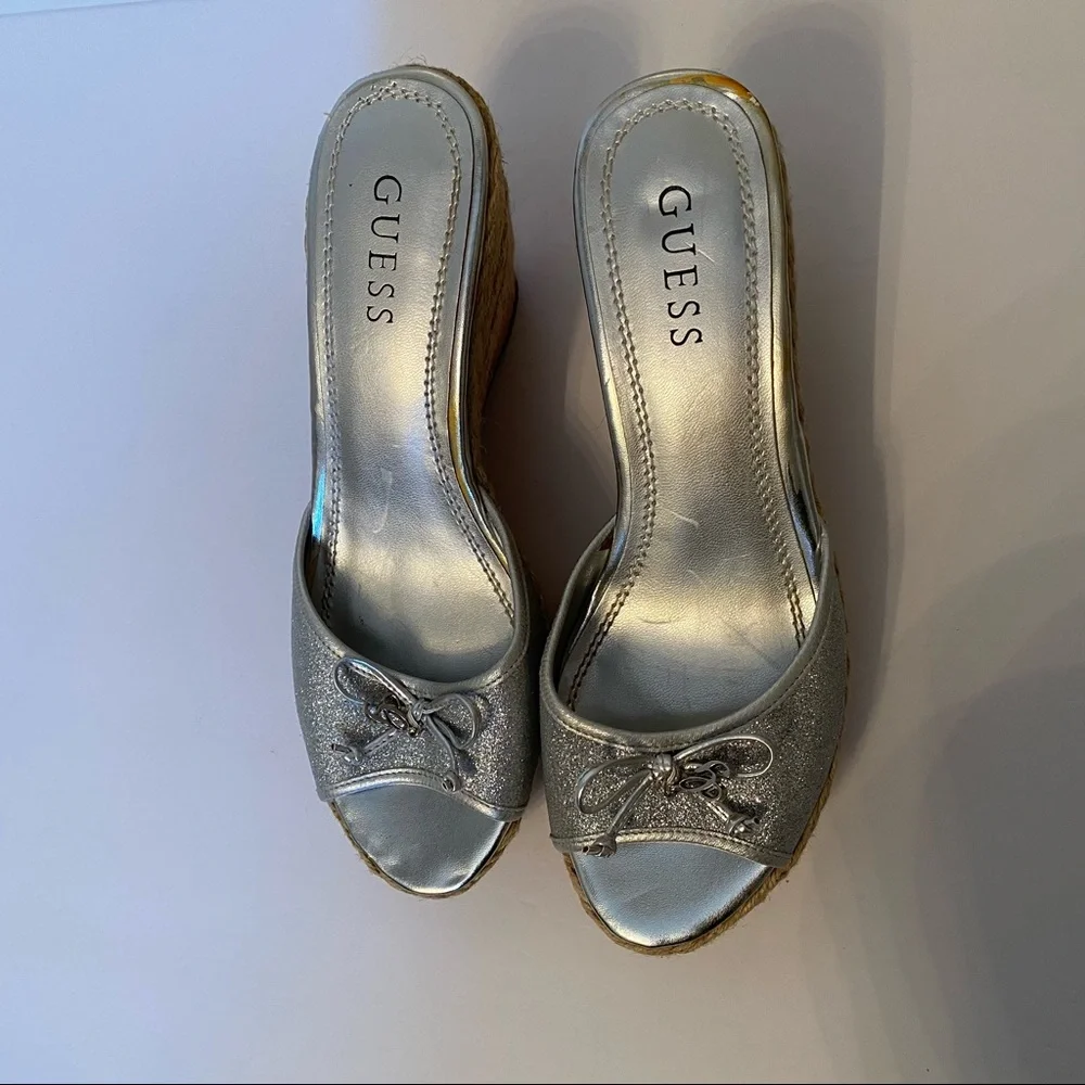 GUESS SHOES WEDGE PLATFORM SILVER GLITTER BOW CHARM Size 7.5 M SLIDES HEELS